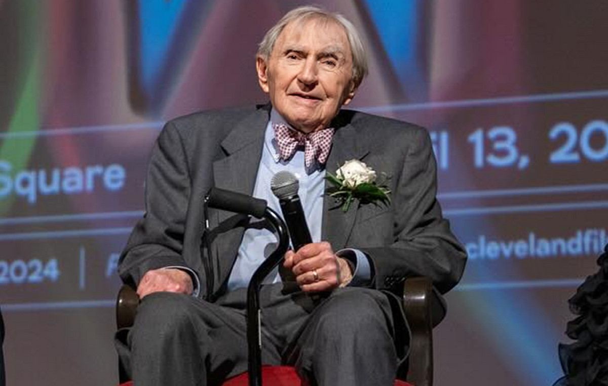 The oldest doctor in the world is still working in his 102 years: reveals the secrets of longevity