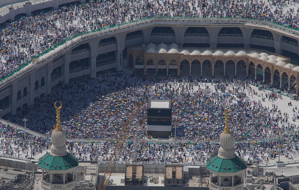 Hundreds of thousands of Muslims flock to Mecca for Hatz after last year’s tragedy with 1,300 dead