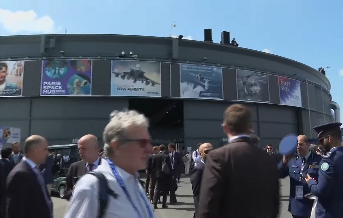 French authorities closed Israeli kiosks in Paris Airshow – refused to comply with security instructions