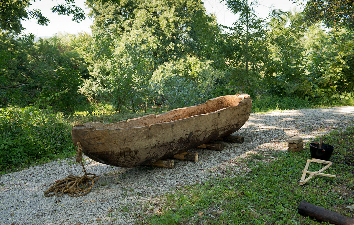 With a primitive canoe, scientists copied prehistoric people’s trips to the Pacific