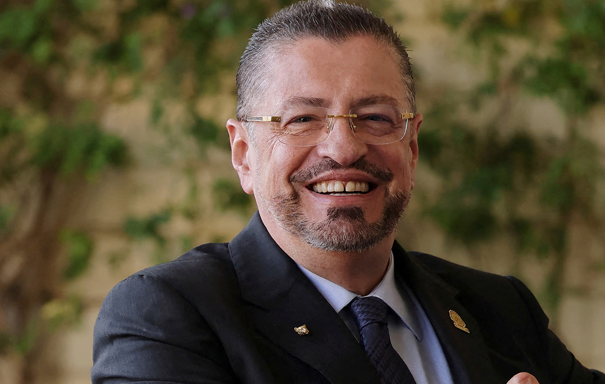 In the dock is Costa Rica President and 6 officials for illegal funding of election campaign