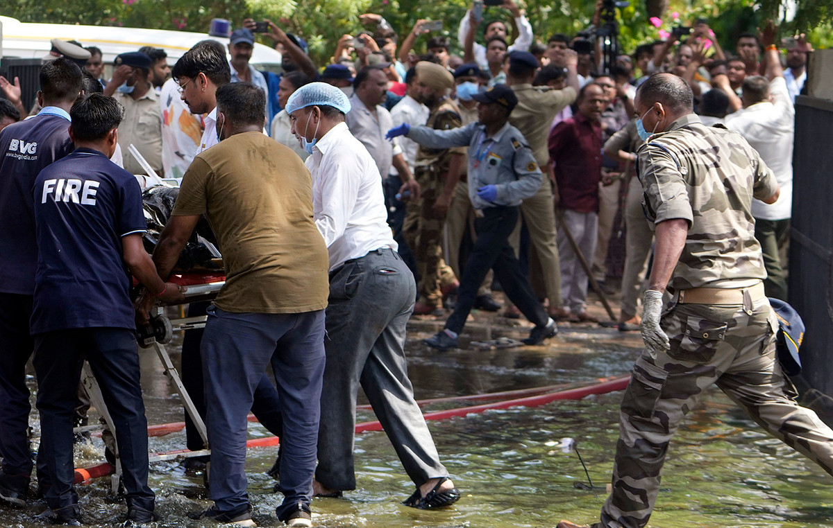 Four children dead in school roof collapse in India