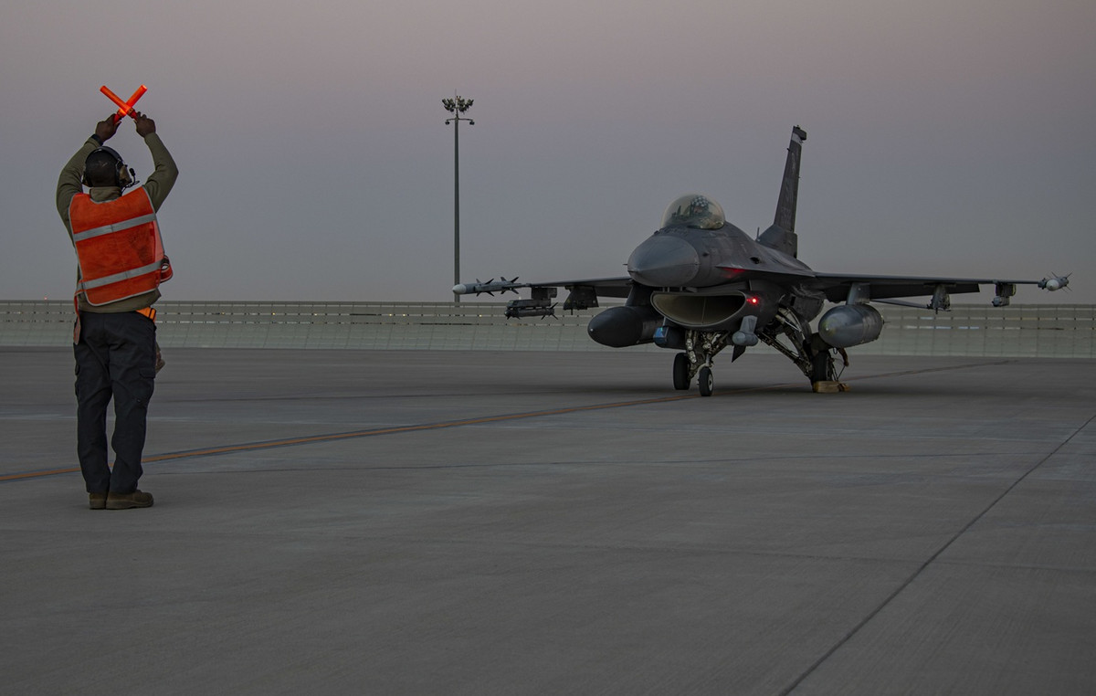 US withdrew military aircraft from Qatar under fear of Iranian blow