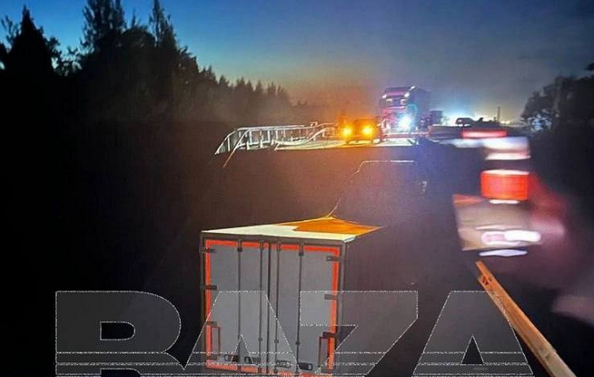 Bridge collapse in Russia: At least 3 dead and 28 injured Bridge collapse in Russia: At least 3 dead and 28 injured