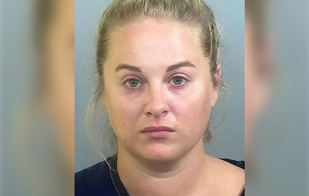School expelled a student who denounced a teacher for sexual harassment – sent him indecent photos