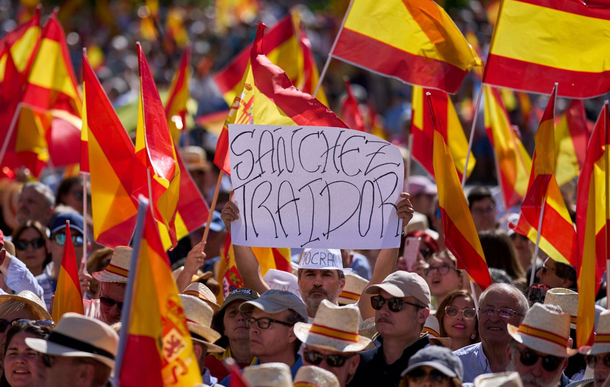 “Pedro Sanchez, give up!”: Laophasa in the demonstration against the Spanish prime minister – accused of corruption
