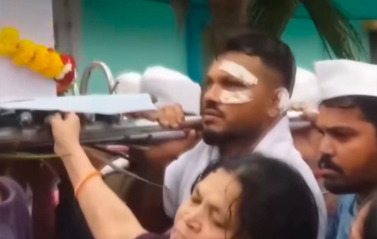 Air India’s only survivor conveyed his brother’s coffin – moving images