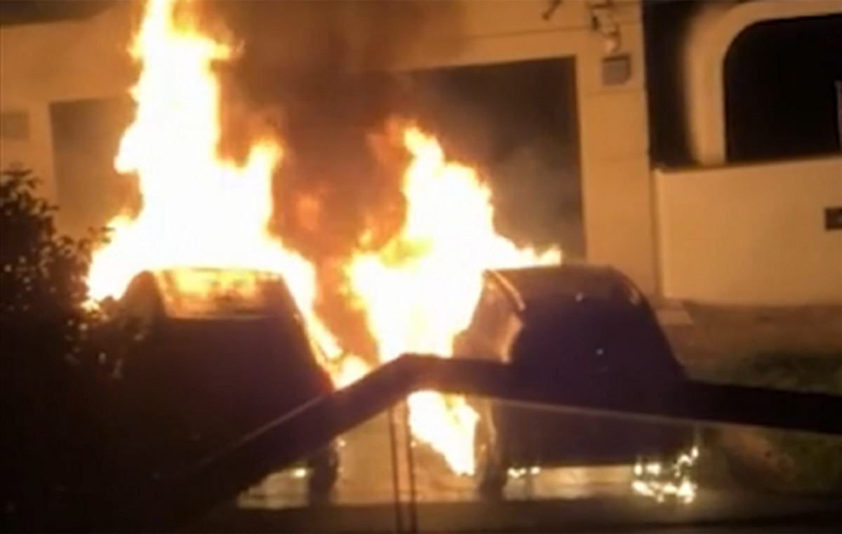 Abusive Message Write in cars just before they are burned – the suspicious incendiary attack is investigated