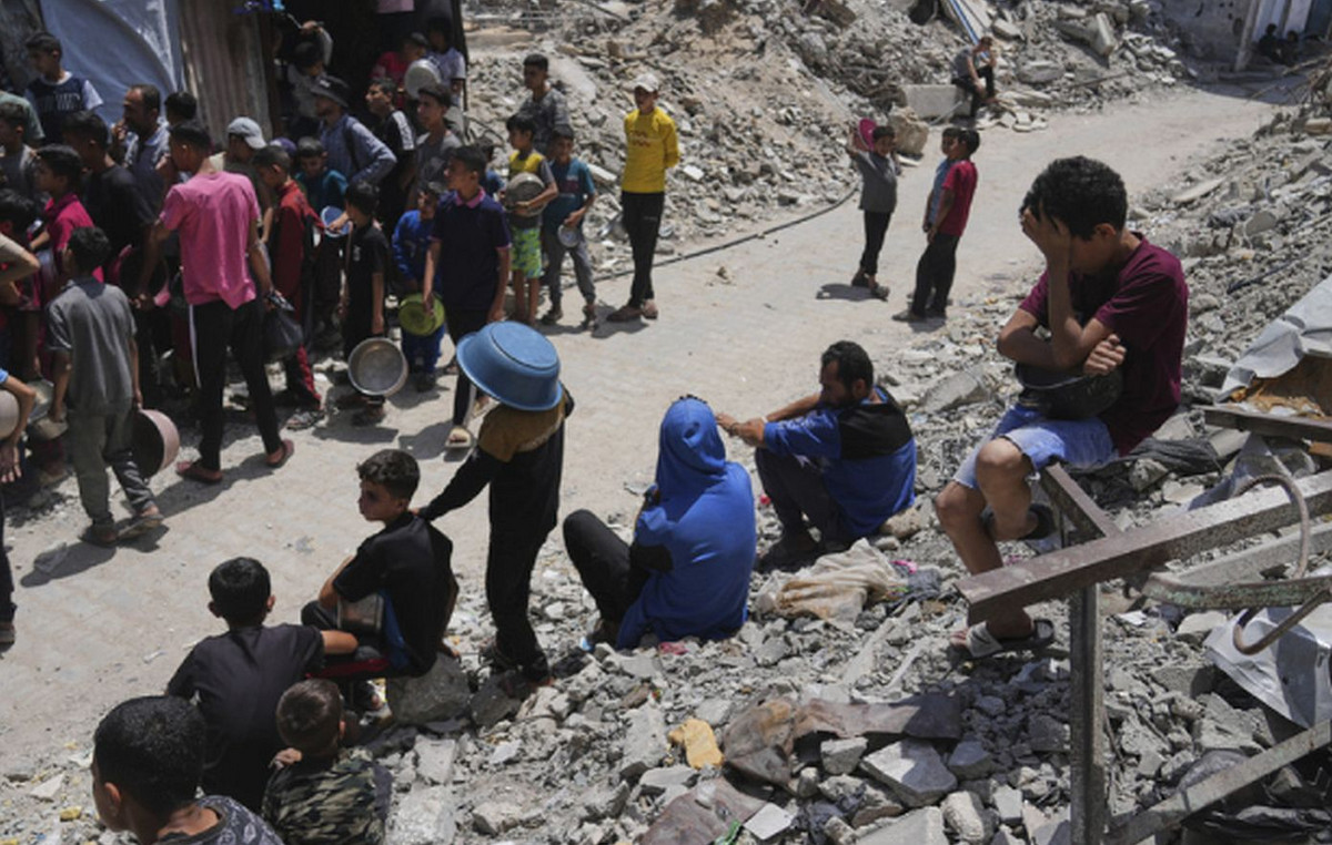 Gaza: Four Palestinian Dead from Israeli Fire near Humanitarian Aid Distribution Point