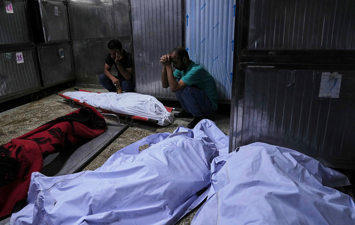 Dead from Israeli Battle Tanks Fire 59 Palestinians waiting for food aid, doctors declare