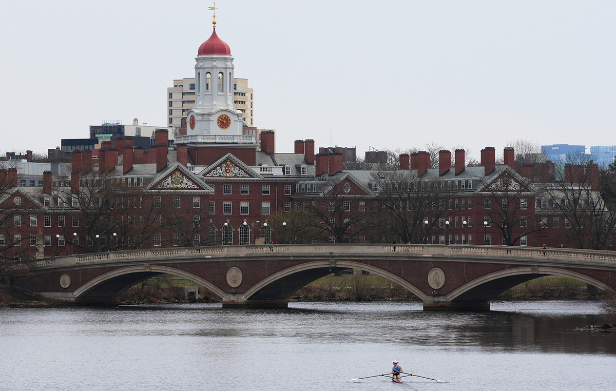 “War” Trump-University: What does the decision to block student visas for Harvard-the targeting and the consequences
