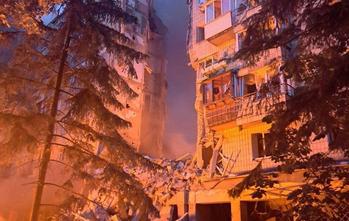Dead American and 16 wounded by Russian air raid in Kyiv