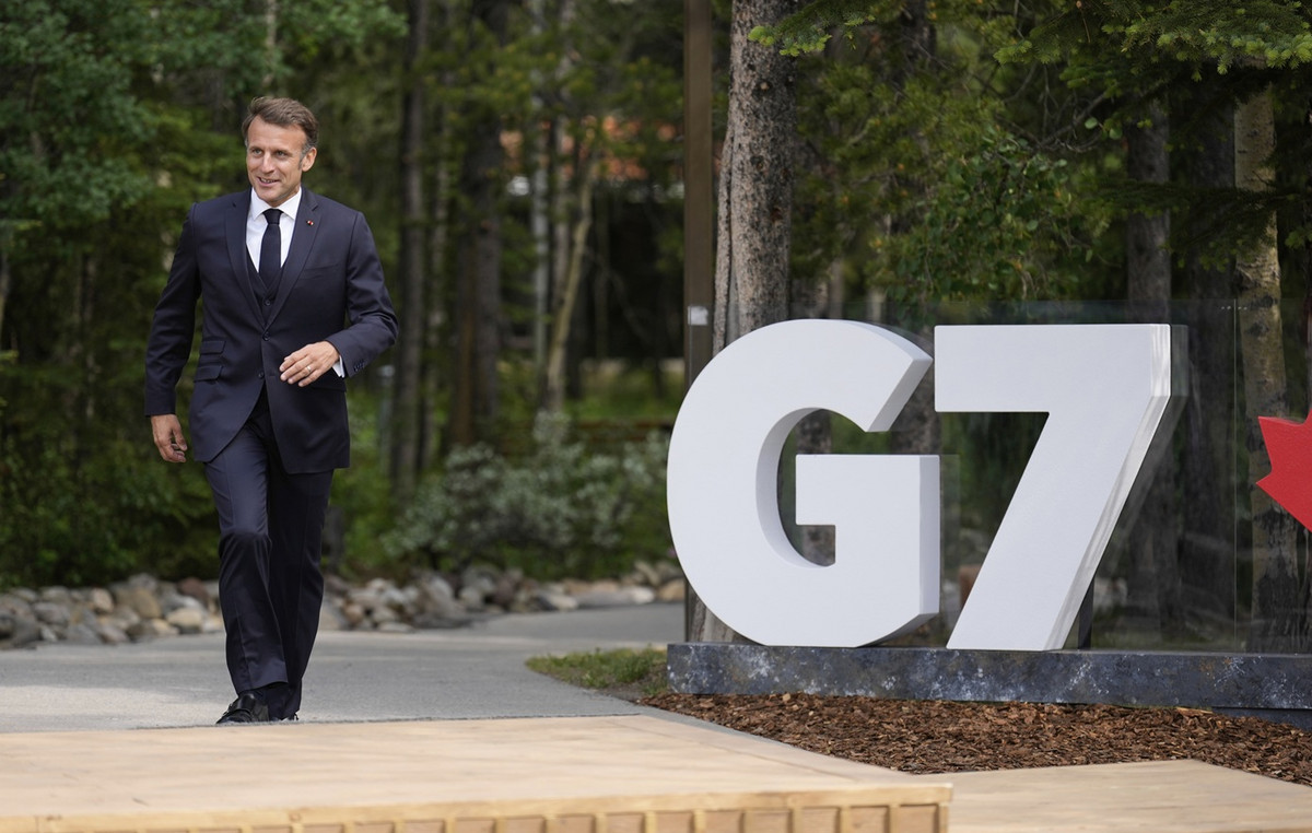 Macron: The sanctions against Russia must reach ‘much further’