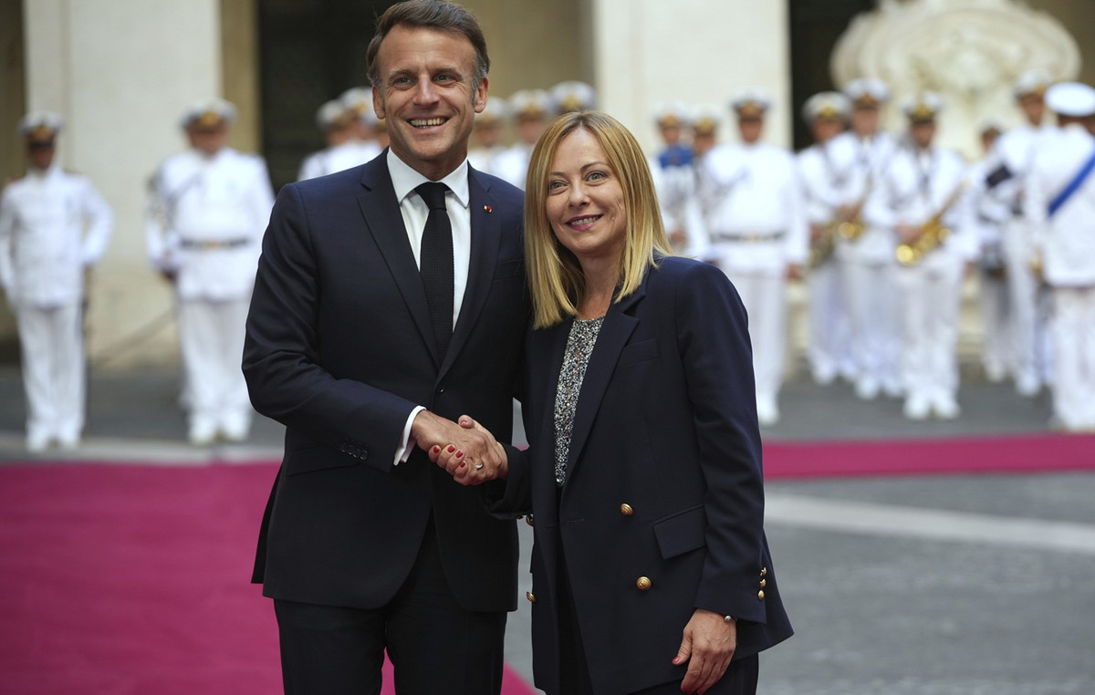 Three hours lasted Macron-Memberon meeting in Rome-What did they discuss