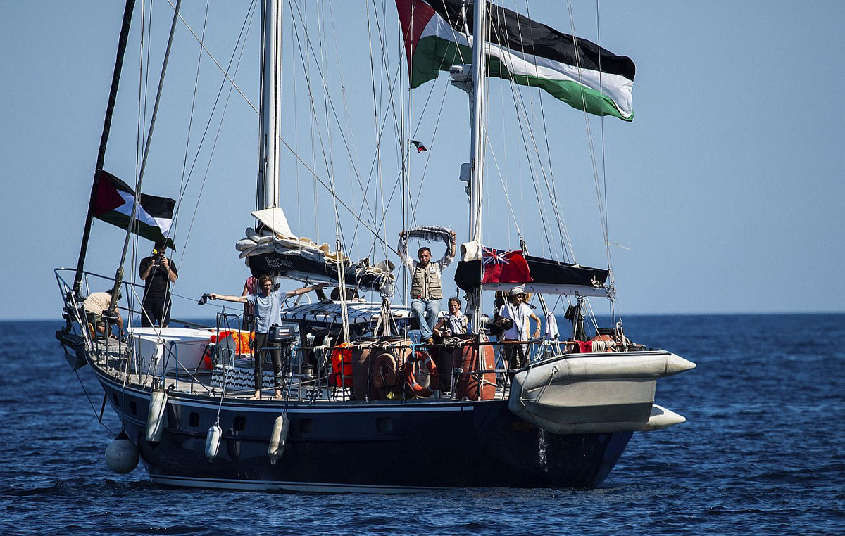 The Israeli Navy is getting ready to intercept the Madleen boat heading to Gaza – “We’re not afraid of them,” the occupants say