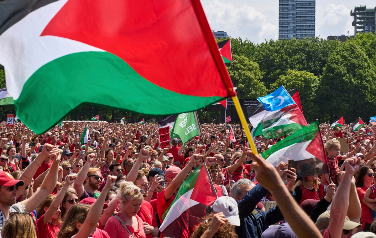 Tens of thousands of protesters on the streets of the Hague against “genocide” in Gaza Tens of thousands of protesters on the streets of the Hague against “genocide” in Gaza