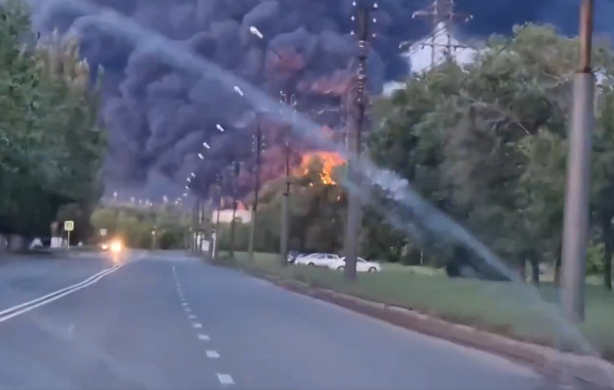Shocking videos from Ukrainian Drones attack on a Russian refinery near Military Base Engels-2