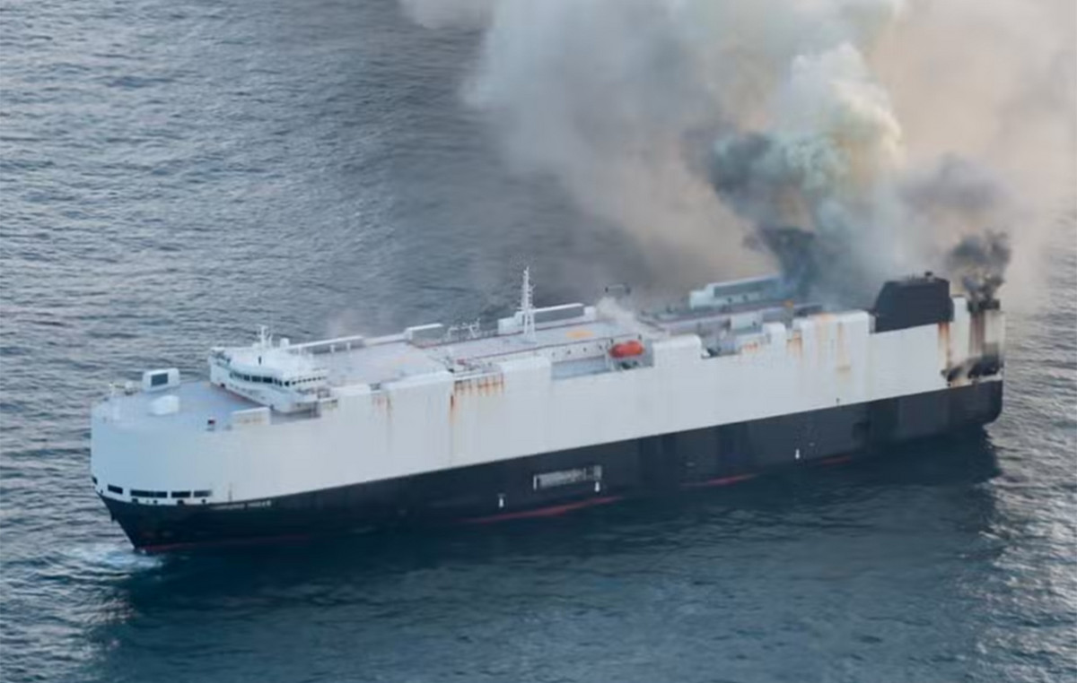 Ship carrying 3,000 cars caught fire and sank in Alaska