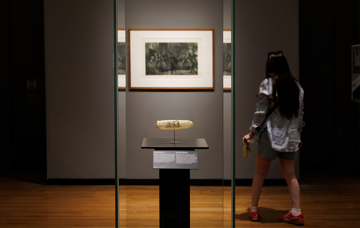 Dutch Museum exposes a condom of 200