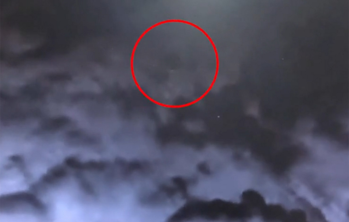 US Army recorded a flying disc-released impressive UAP video from the Afghan-Pakistan border