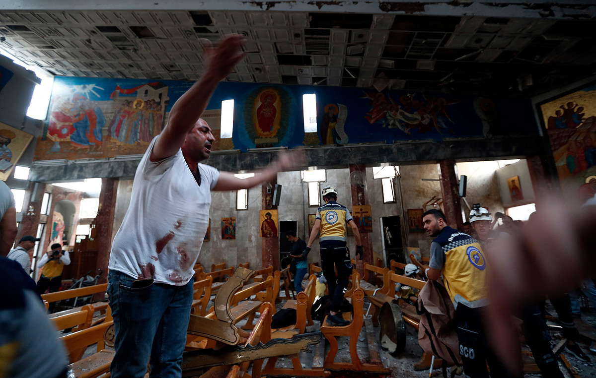 Makelio in a Greek Orthodox Church in Damascus: Handcuffs to 5 members of ISIS and the Head of the Core