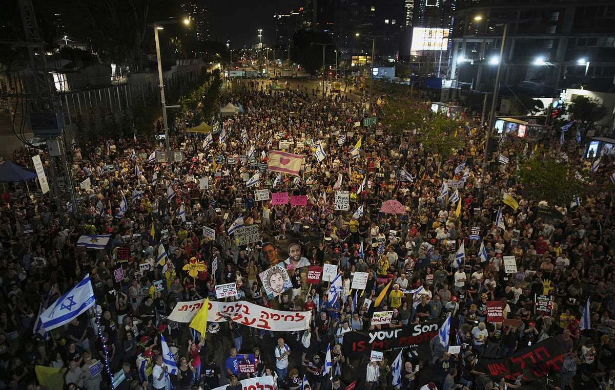 Israel: Thousands of people demonstrated in Tel Aviv demanding the release of hostages still held in Gaza