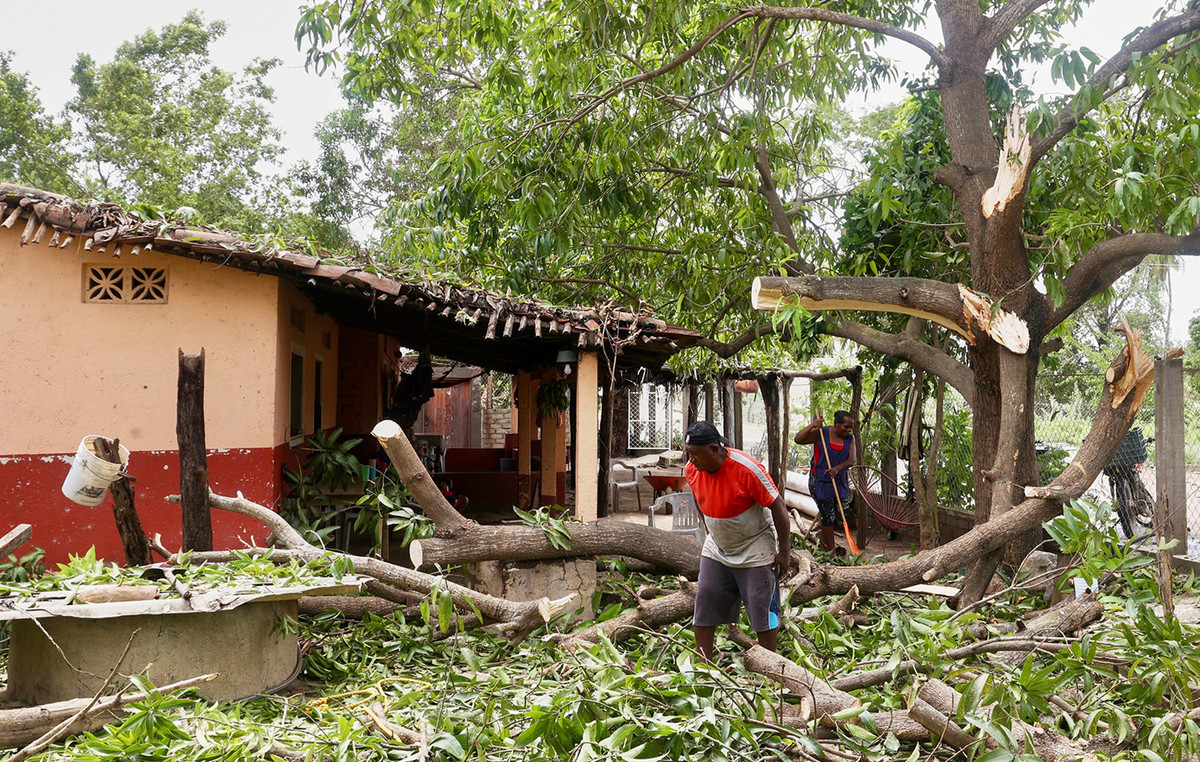 At least two dead from the passage of Hurricane Eric to Mexico
