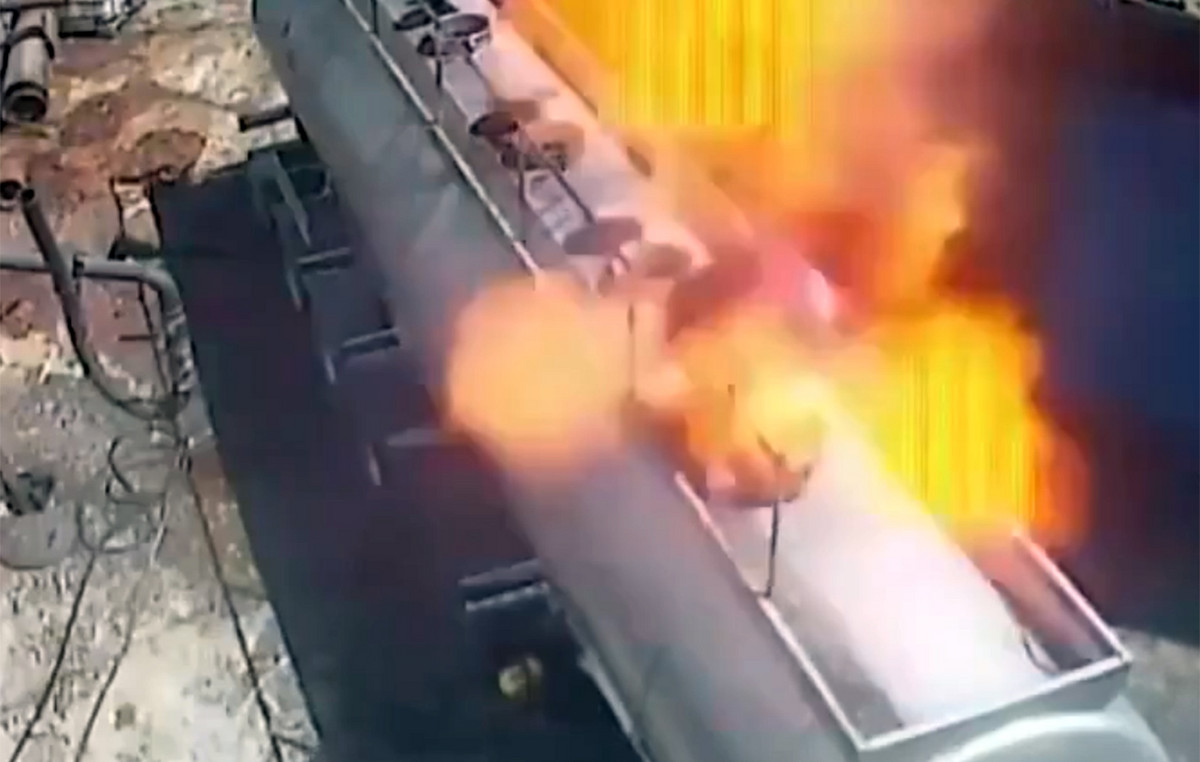 Launched in the air from the explosion: Worker opened a tanker lid with cigarette in the mouth – see video