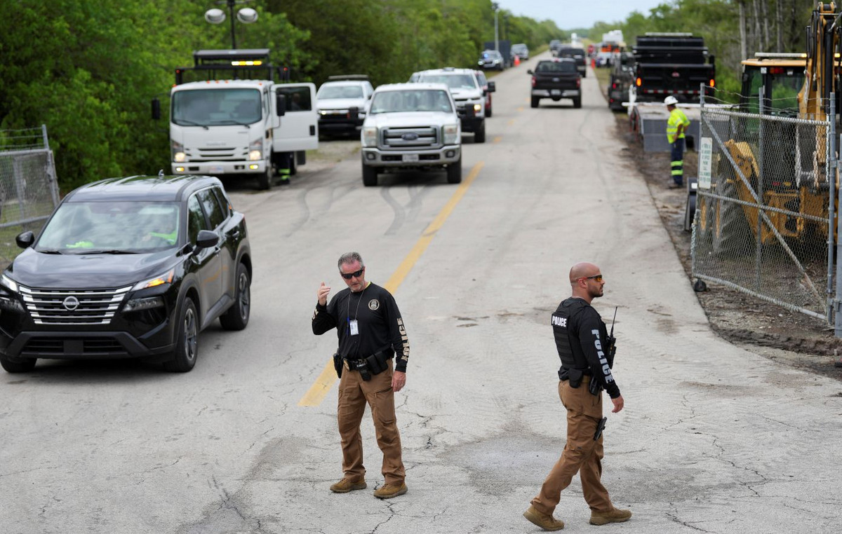 Washington is developing 200 marines in Florida to help police against immigration