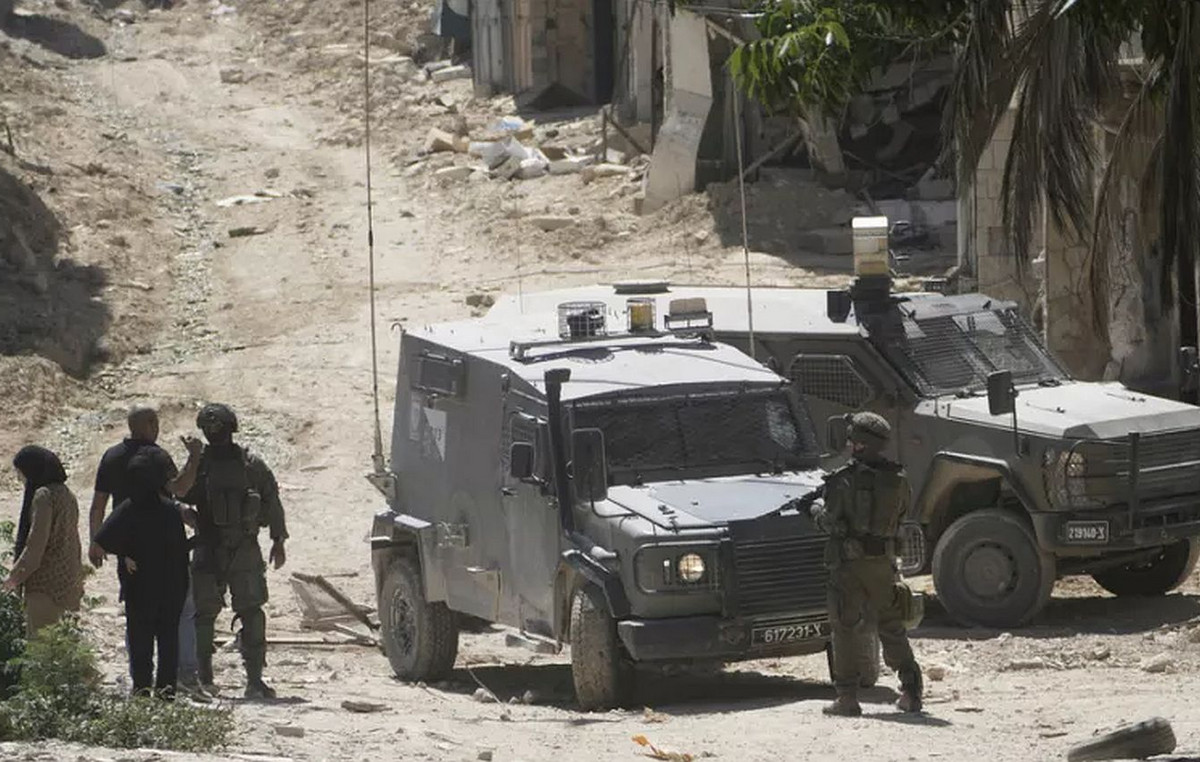 Attack Israeli settlers on Deutsche Welle TV members on the West Bank