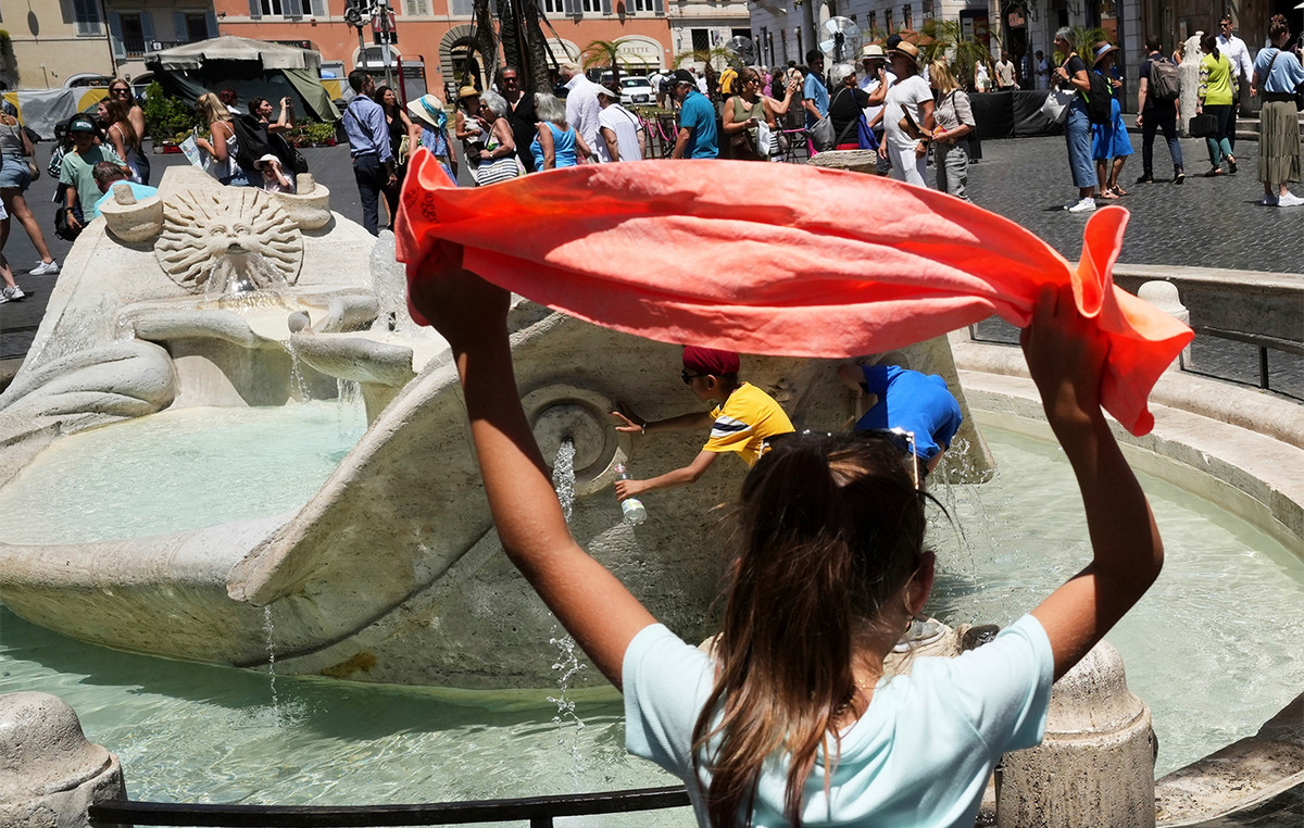 Fonement Wave of Heat in Italy: The number of dead is 16