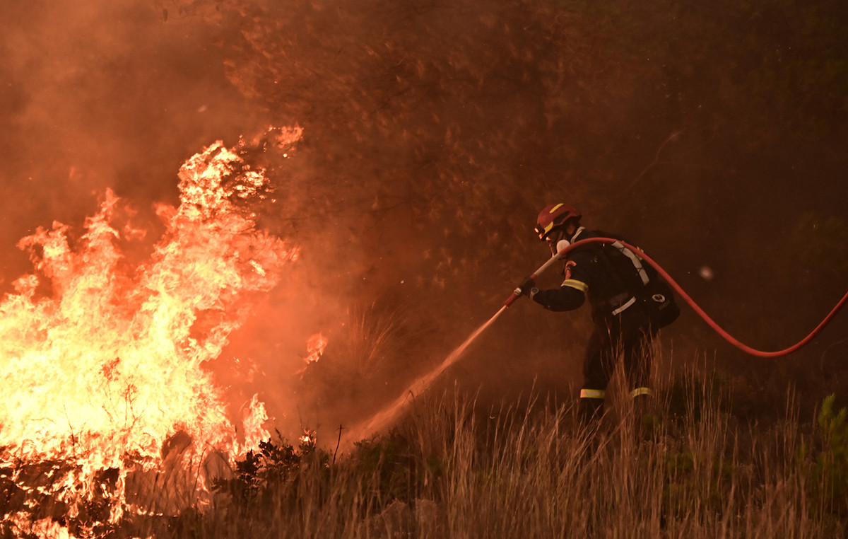 Fiery front has surrounded Sardinia – tourists cannot be removed