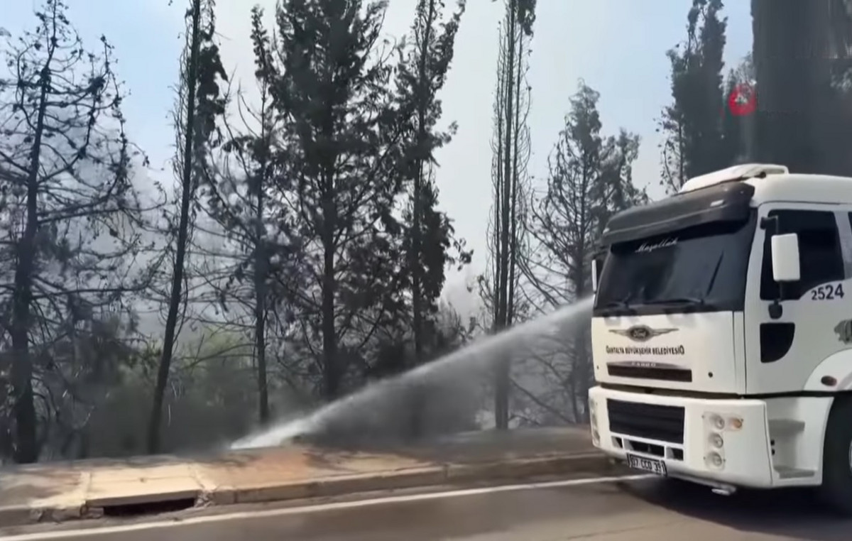 In a fiery cluster Turkey – the most dangerous outbreaks in Smyrna, Eskir Shehir – flames surrounded Bursa