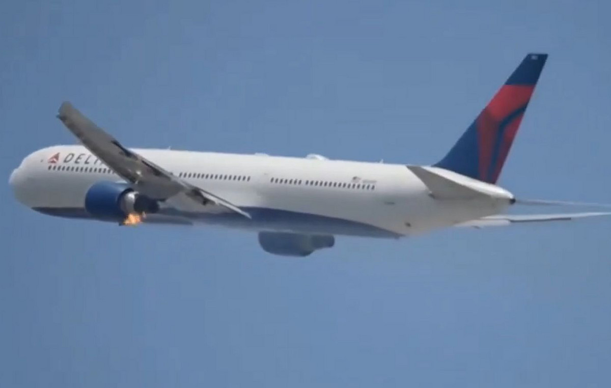 USA: Plane to Los Angeles caught fire during take -off