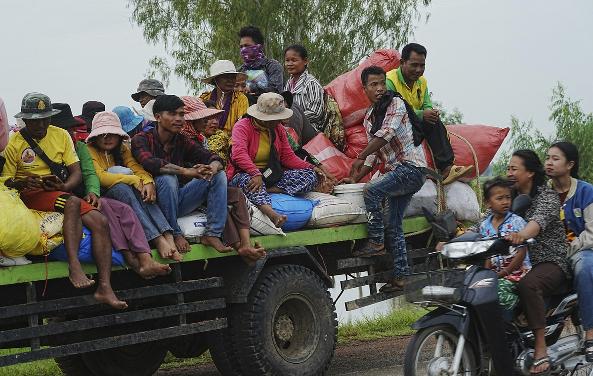 At least 33 dead in Cambodian-Tailand hostilities
