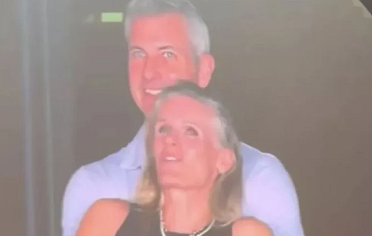 Astronomer’s CEO resigned after revealing the illegal relationship with his colleague at the Coldplay concert Astronomer’s CEO resigned after revealing the illegal relationship with his colleague at the Coldplay concert