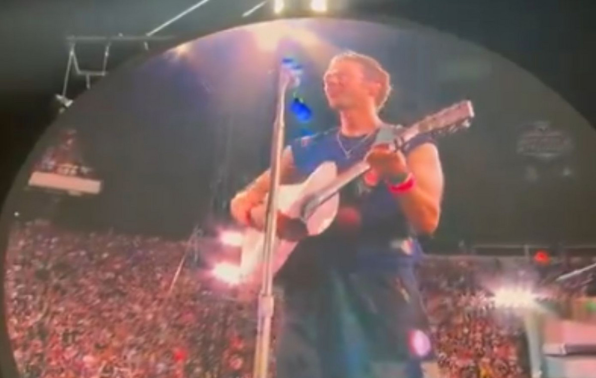 Chris Martin’s humorous comment at Coldplay’s first concert after viral video with illegal couple