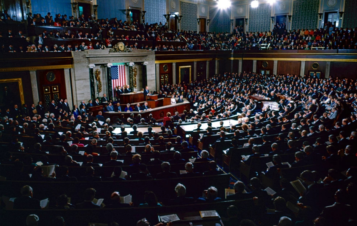 Approved by Congress the “Nice and Big” bill that extends tax exemptions