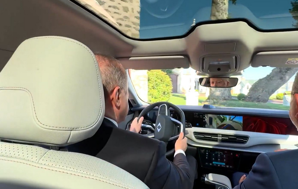 Test Drive Erdogan in the new electric car of Turkish company Togg