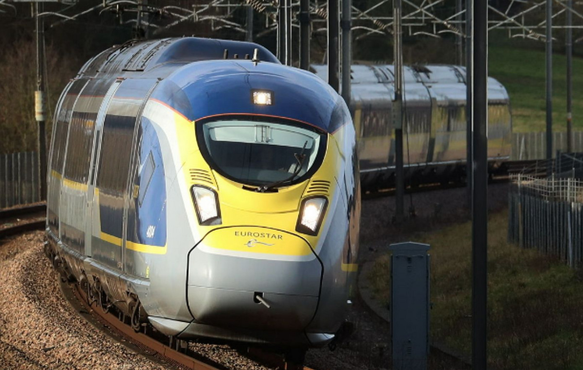 France: EUROSTAR train with 800 passengers and destination London was stuck for 9 hours due to technical problem