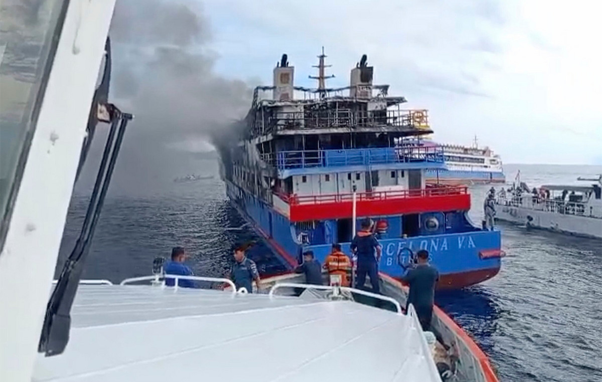 Fire in Ferry in Indonesia: In three reviews the number of victims