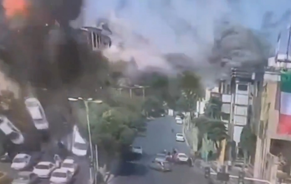 Iran publishes videos with bombs in downtown Tehran – cars launched, panic -stricken citizens