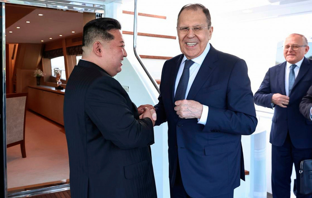 With Kim Jong Un, Sergei Lavrov met