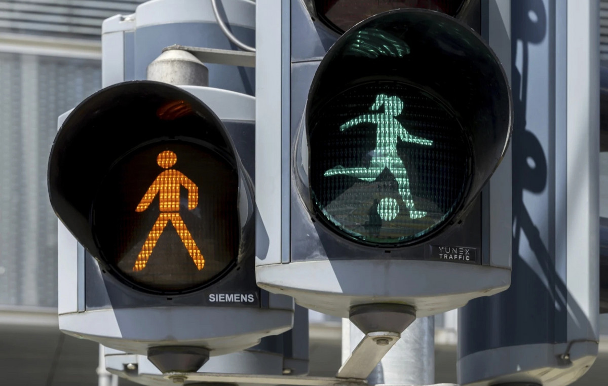 Switzerland changes its lanterns for Euro women 2025 – “Grigoris” became a woman kicking ball Switzerland changes its lanterns for Euro women 2025 – “Grigoris” became a woman kicking ball