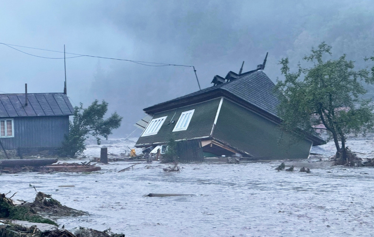 Romania: At least 3 dead from floods – hundreds of people abandoned their homes
