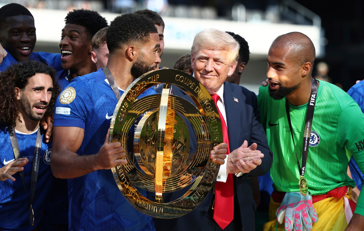 Trump’s epic “cracking” at Chelsea’s festivities