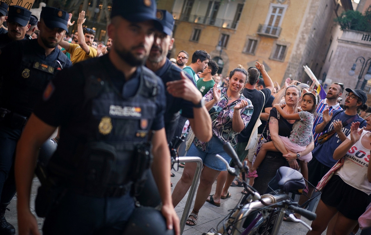 Eight arrests in Spain after clashes of far -right groups with immigrants
