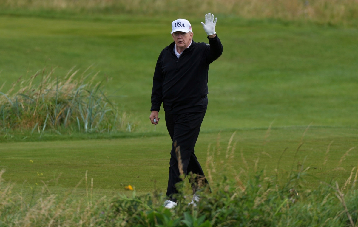 Golf played Trump in Scotland – demonstrations against his visit to the country