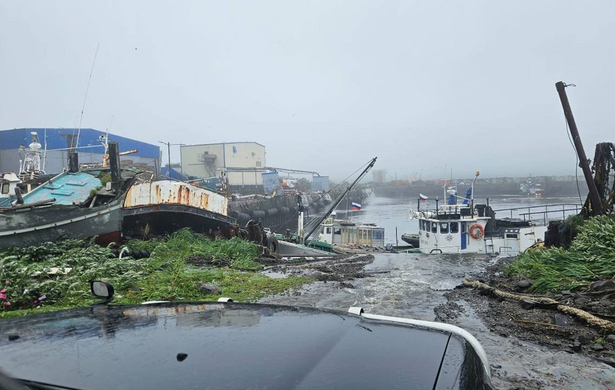 The Russian City of Severo-Kurilsk was flooded by a tsunami after the 8.8 Richter earthquake