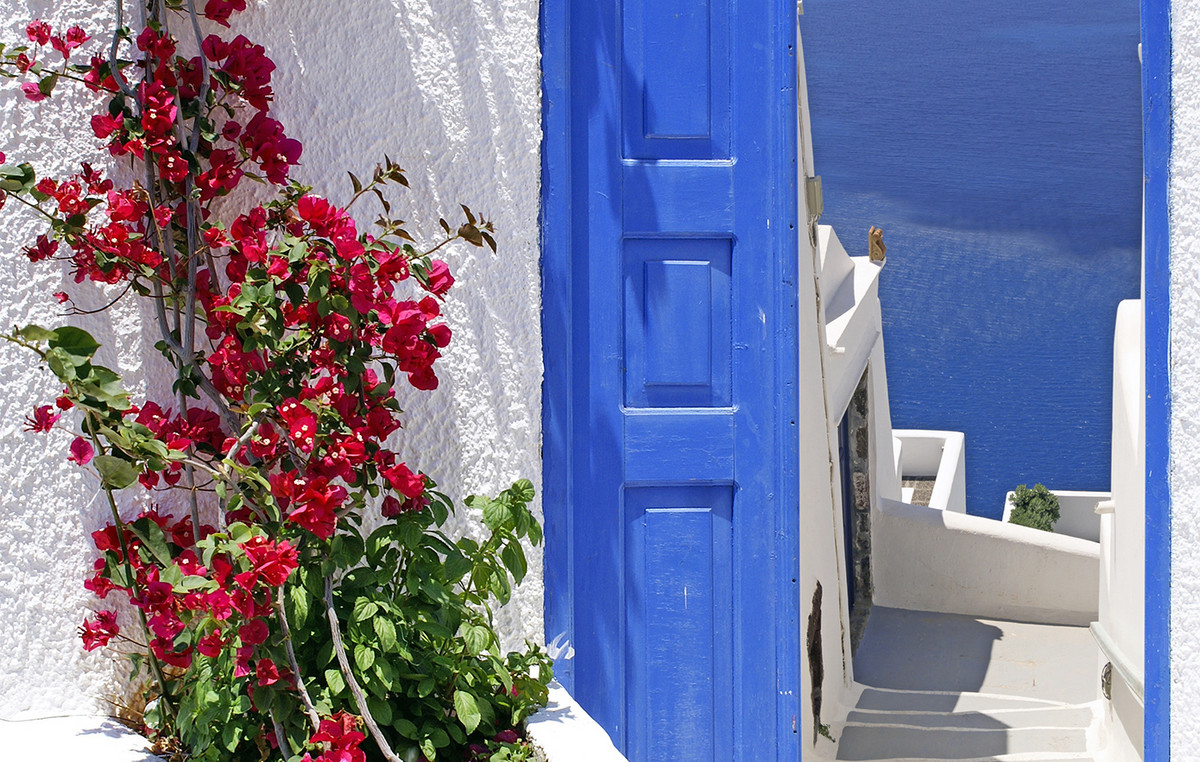 Frustrated they declare tourists with crowding on a famous Greek island: “Expectations and reality”